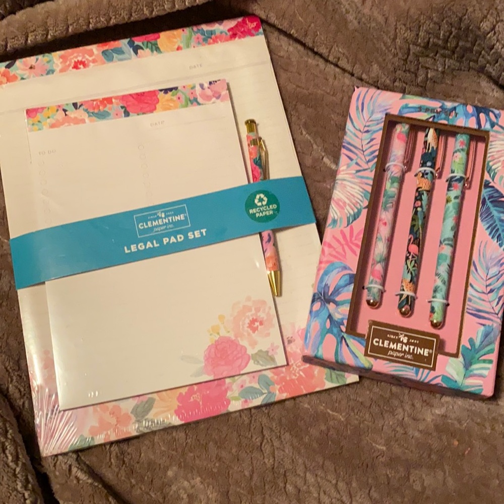 COPY - Brand new stationary set Notepads and pens